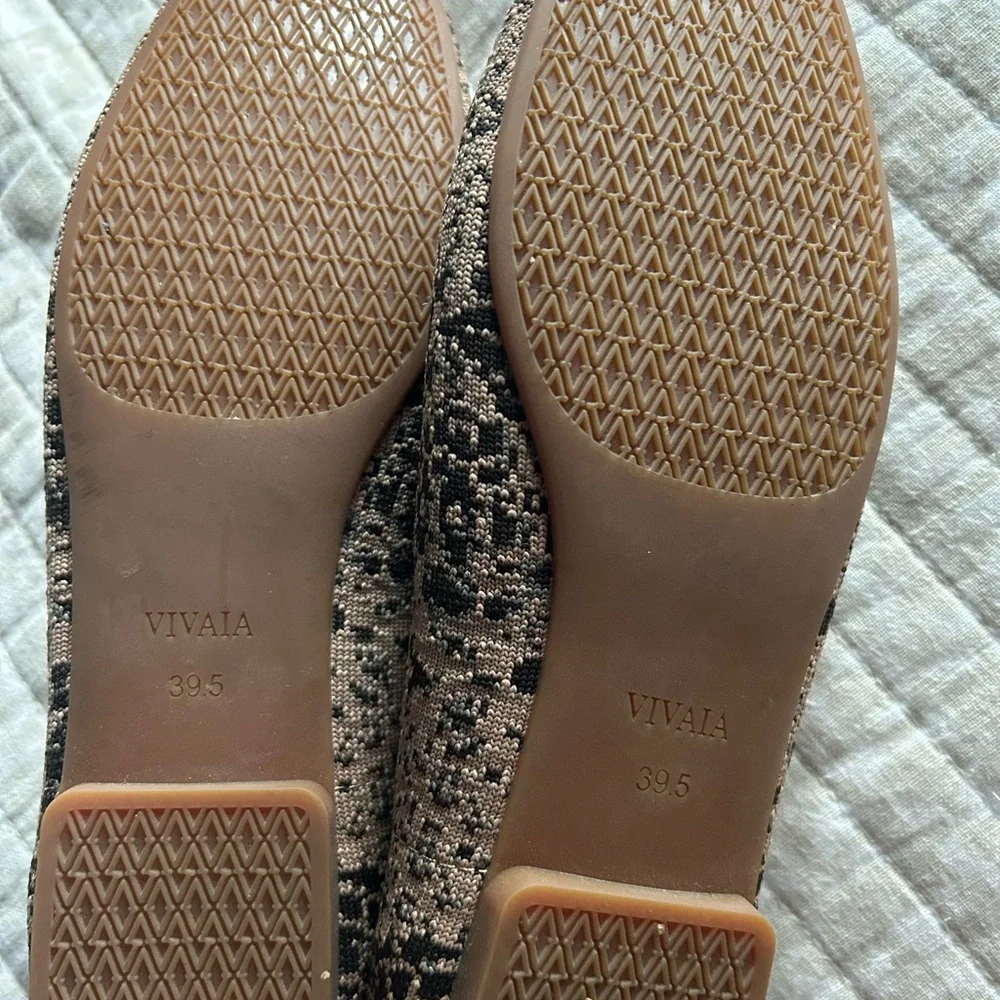 Tan and Black Intricate Lace Flats with Rounded Toe
